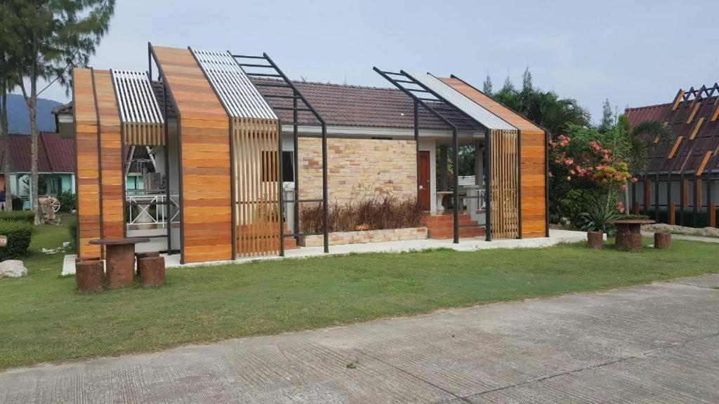 Tanaosri & Creekside Resort Suan Phueng Exterior foto
