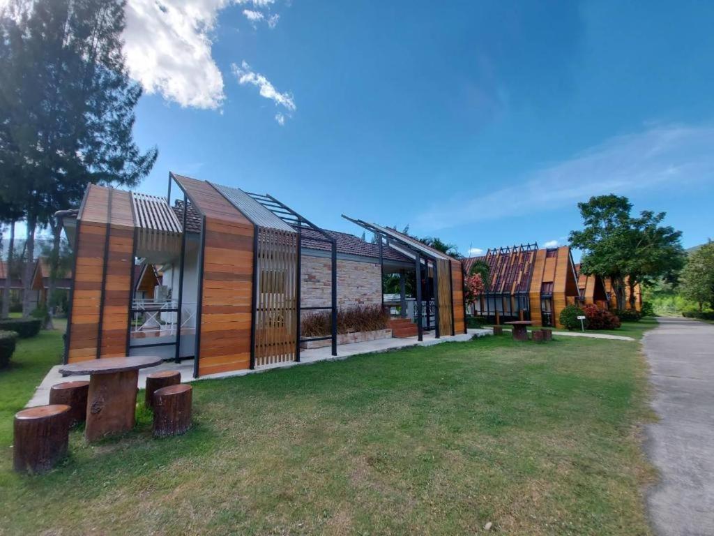 Tanaosri & Creekside Resort Suan Phueng Exterior foto