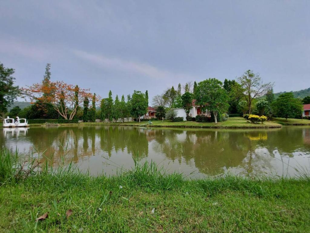 Tanaosri & Creekside Resort Suan Phueng Exterior foto