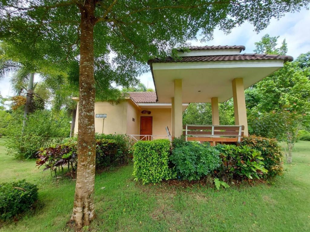 Tanaosri & Creekside Resort Suan Phueng Exterior foto