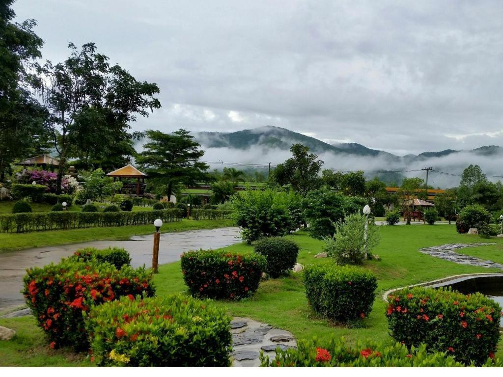 Tanaosri & Creekside Resort Suan Phueng Exterior foto