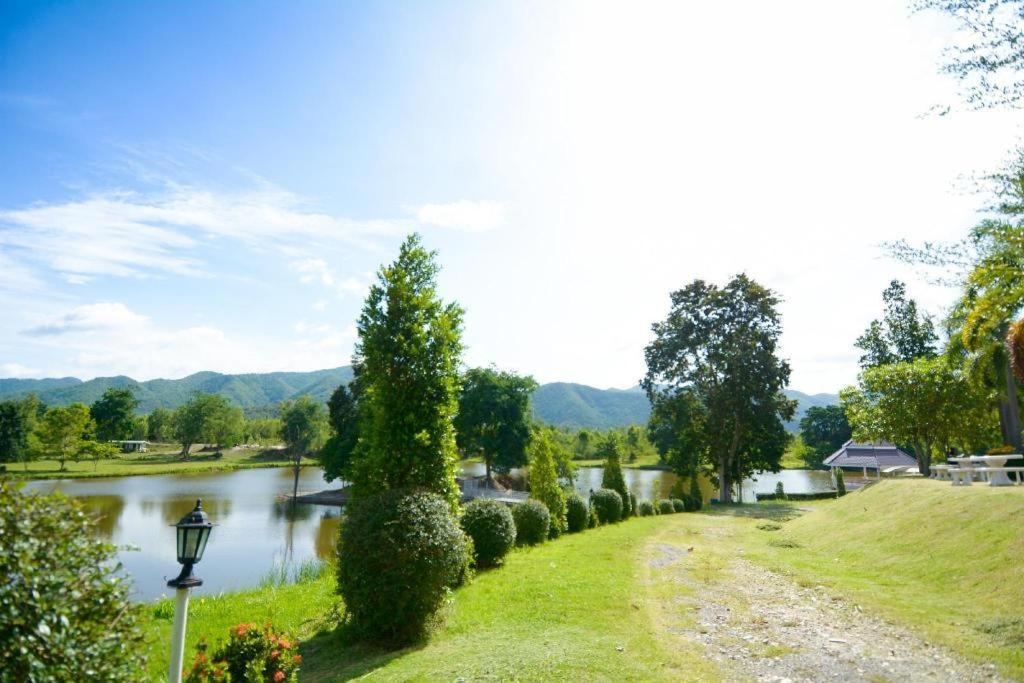 Tanaosri & Creekside Resort Suan Phueng Exterior foto